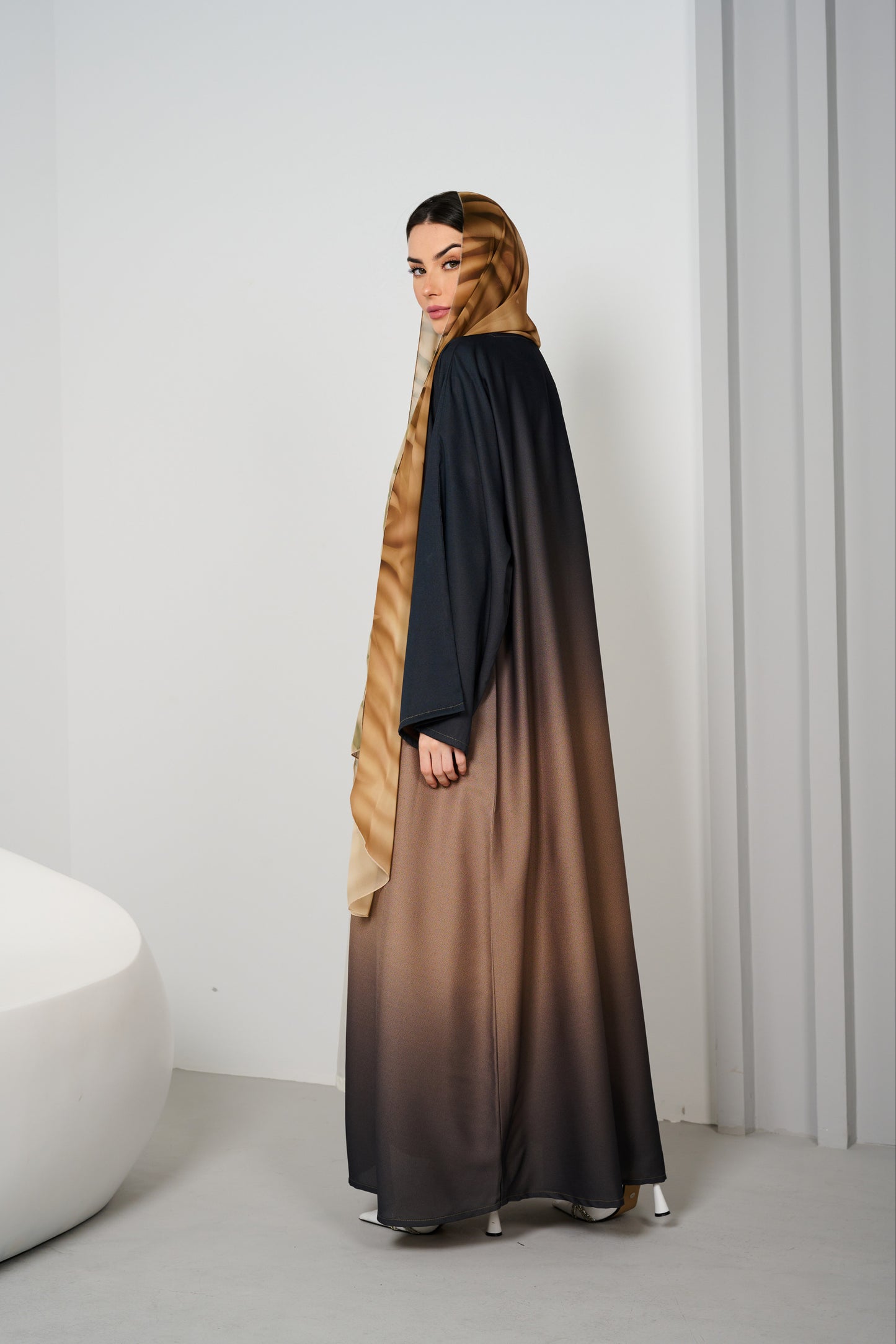 AT-020 Abaya