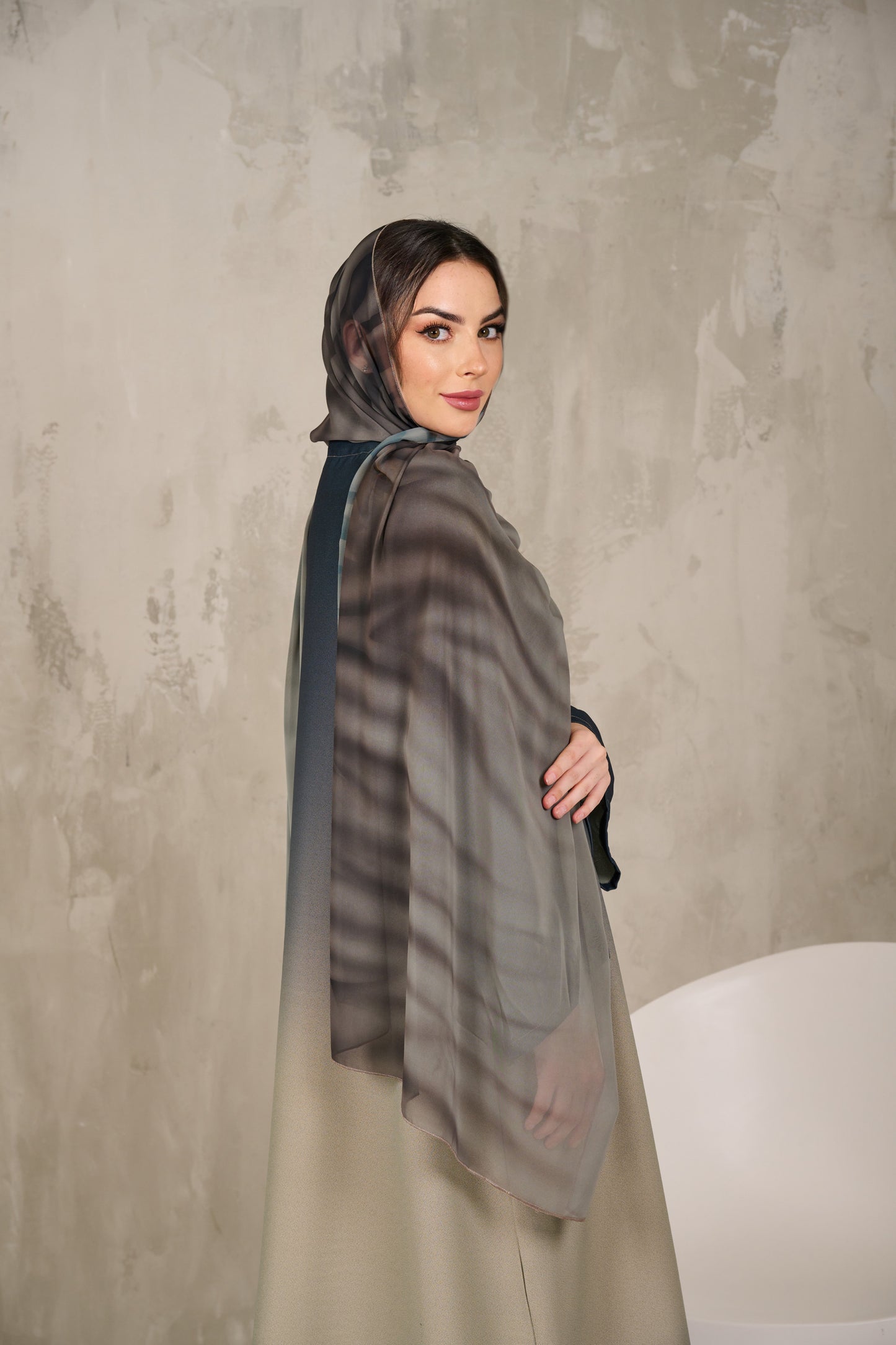 AT-019 Abaya