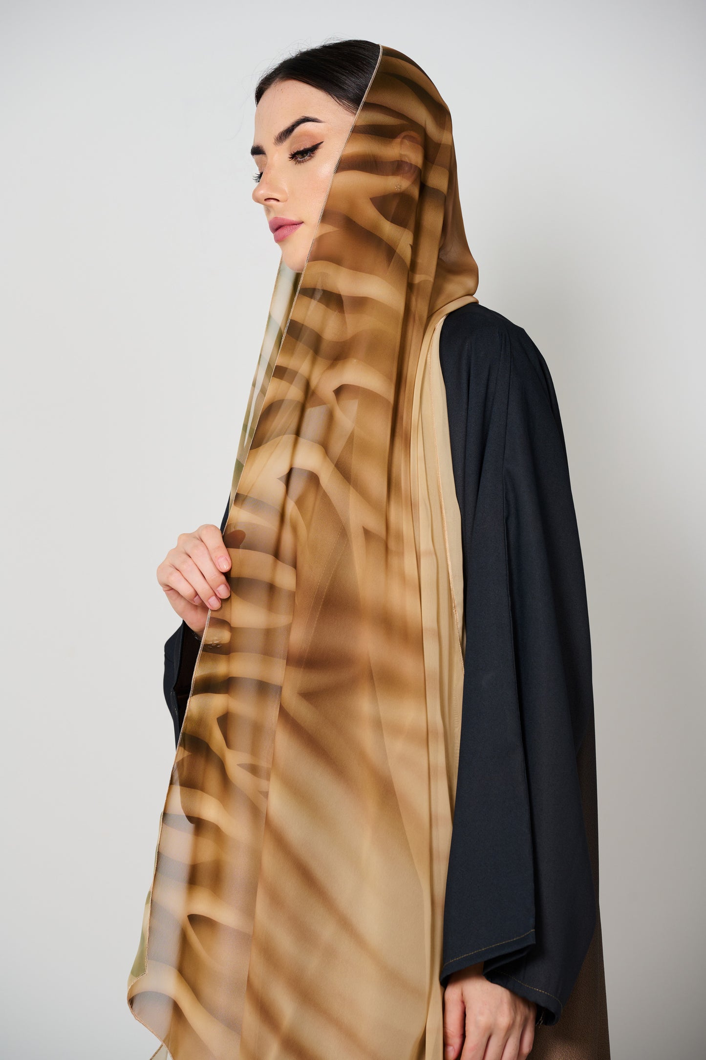 AT-020 Abaya