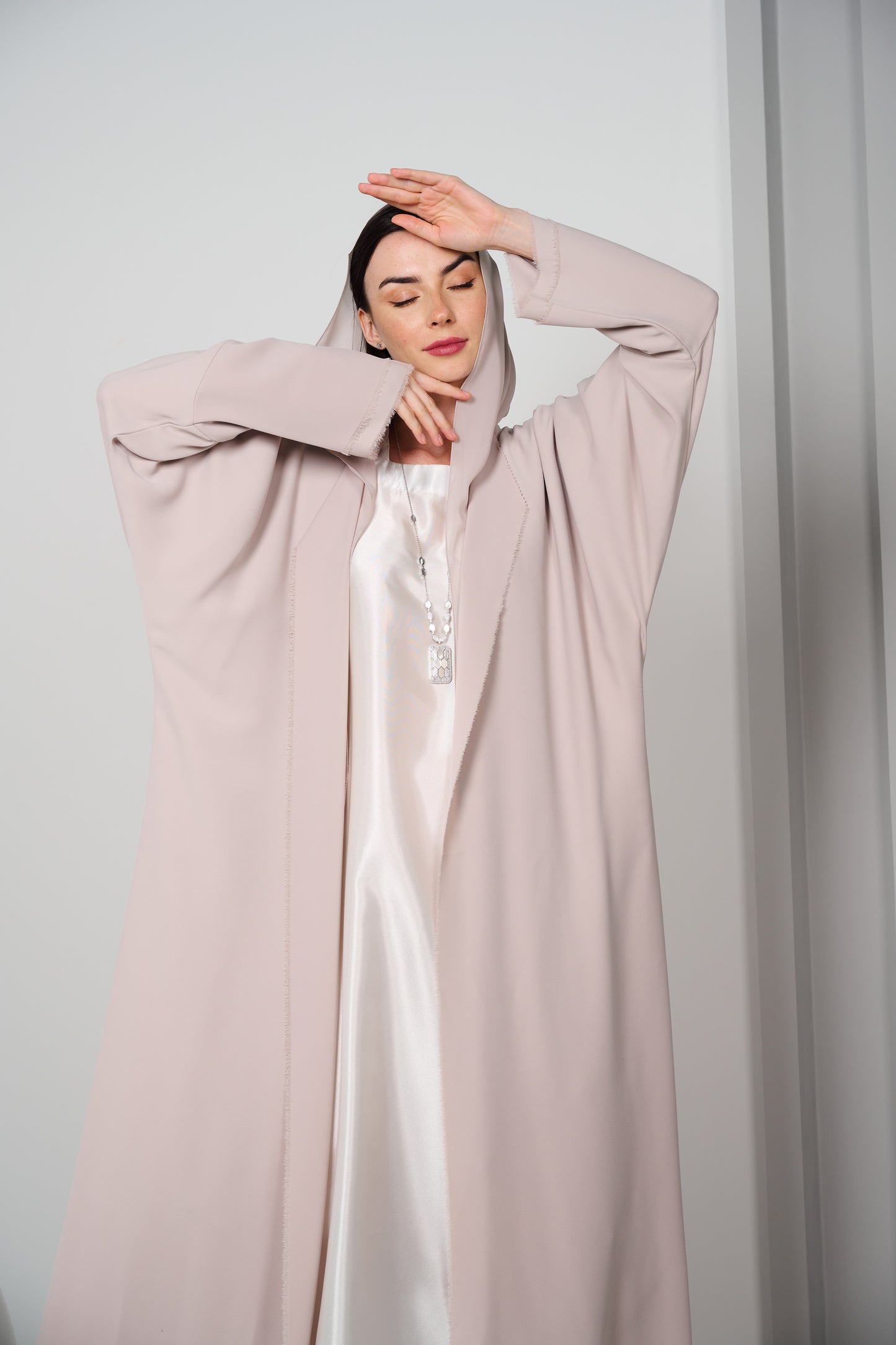 AT-025 ABAYA