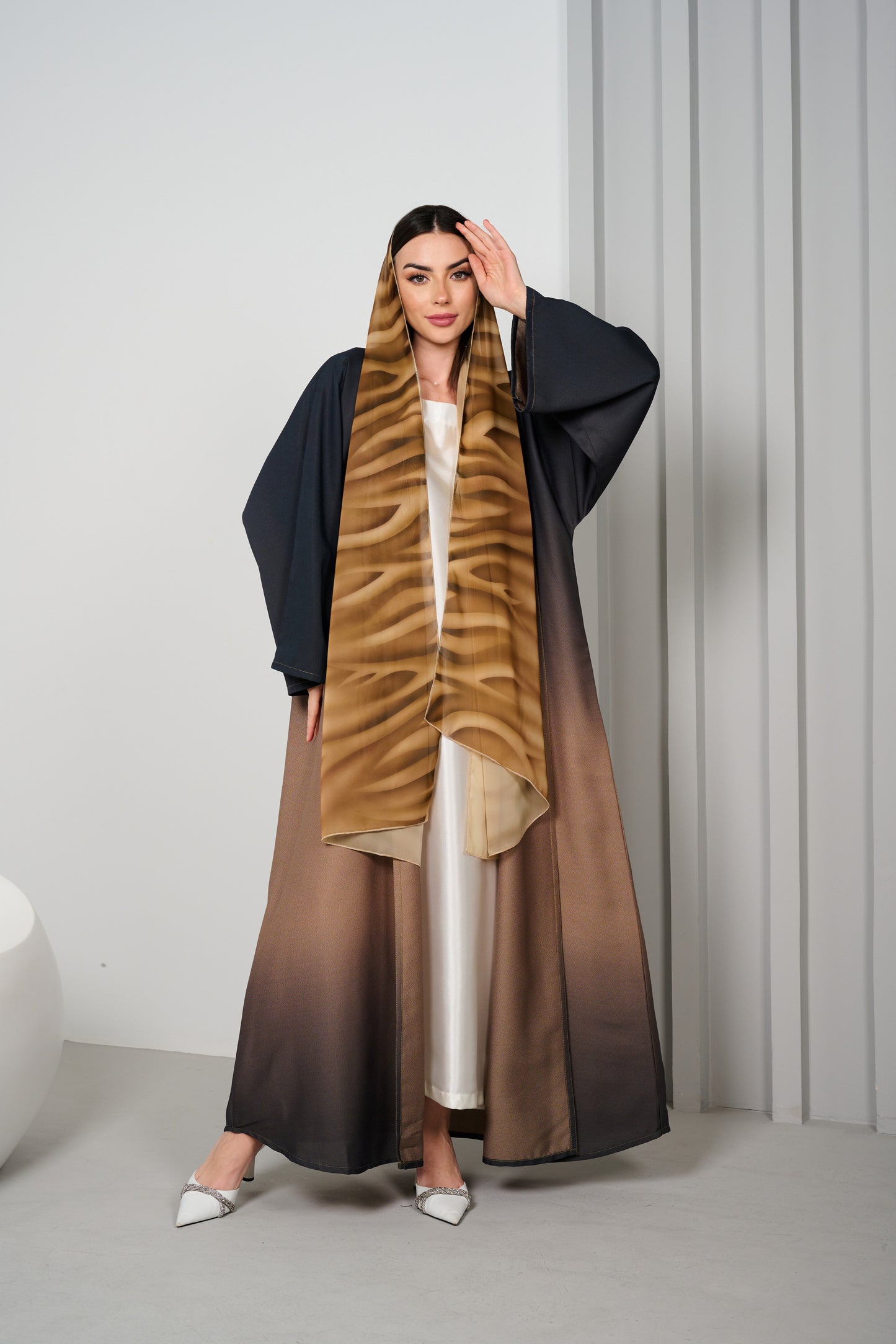 AT-020 Abaya