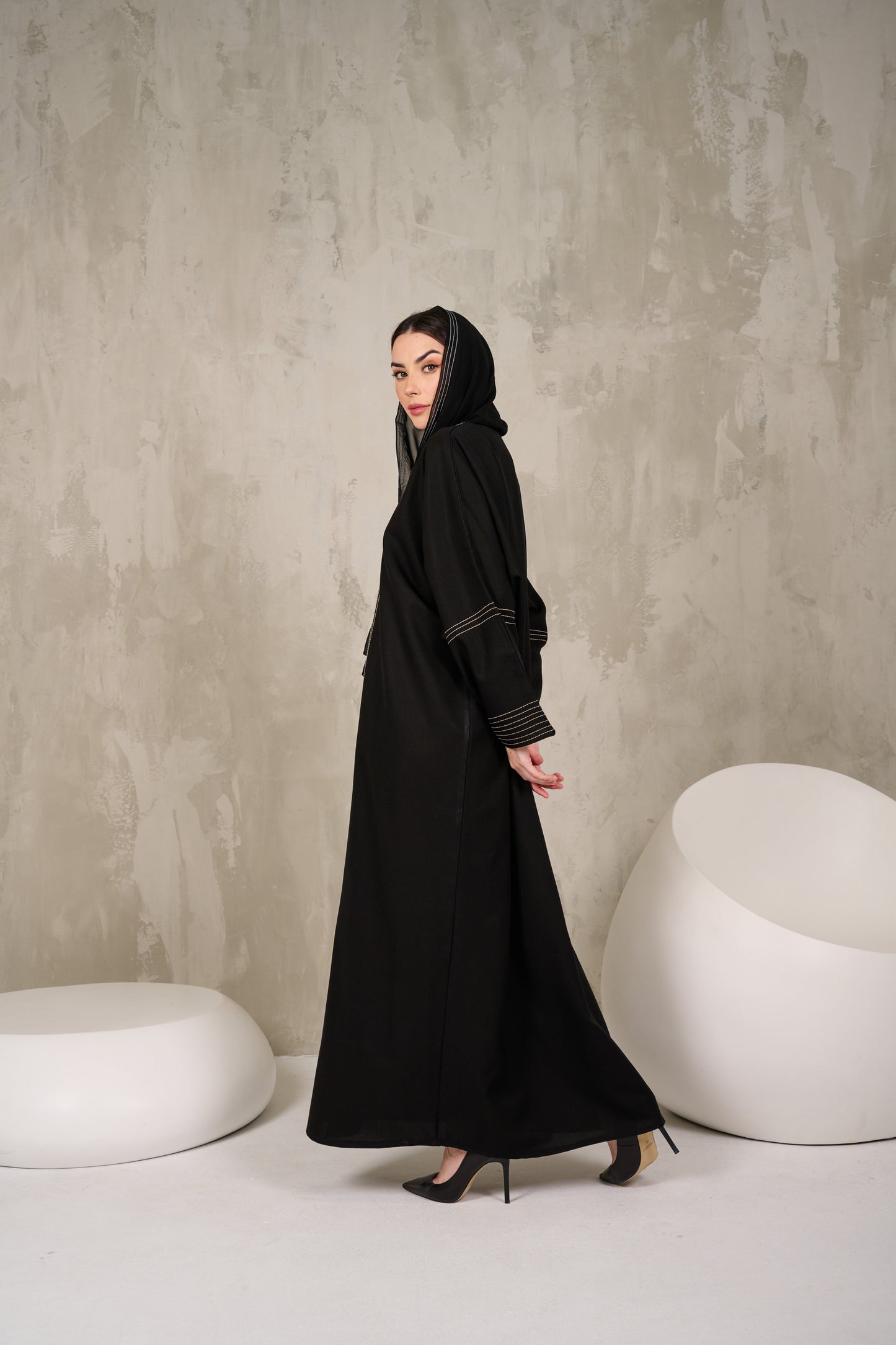 AT-018 Abaya