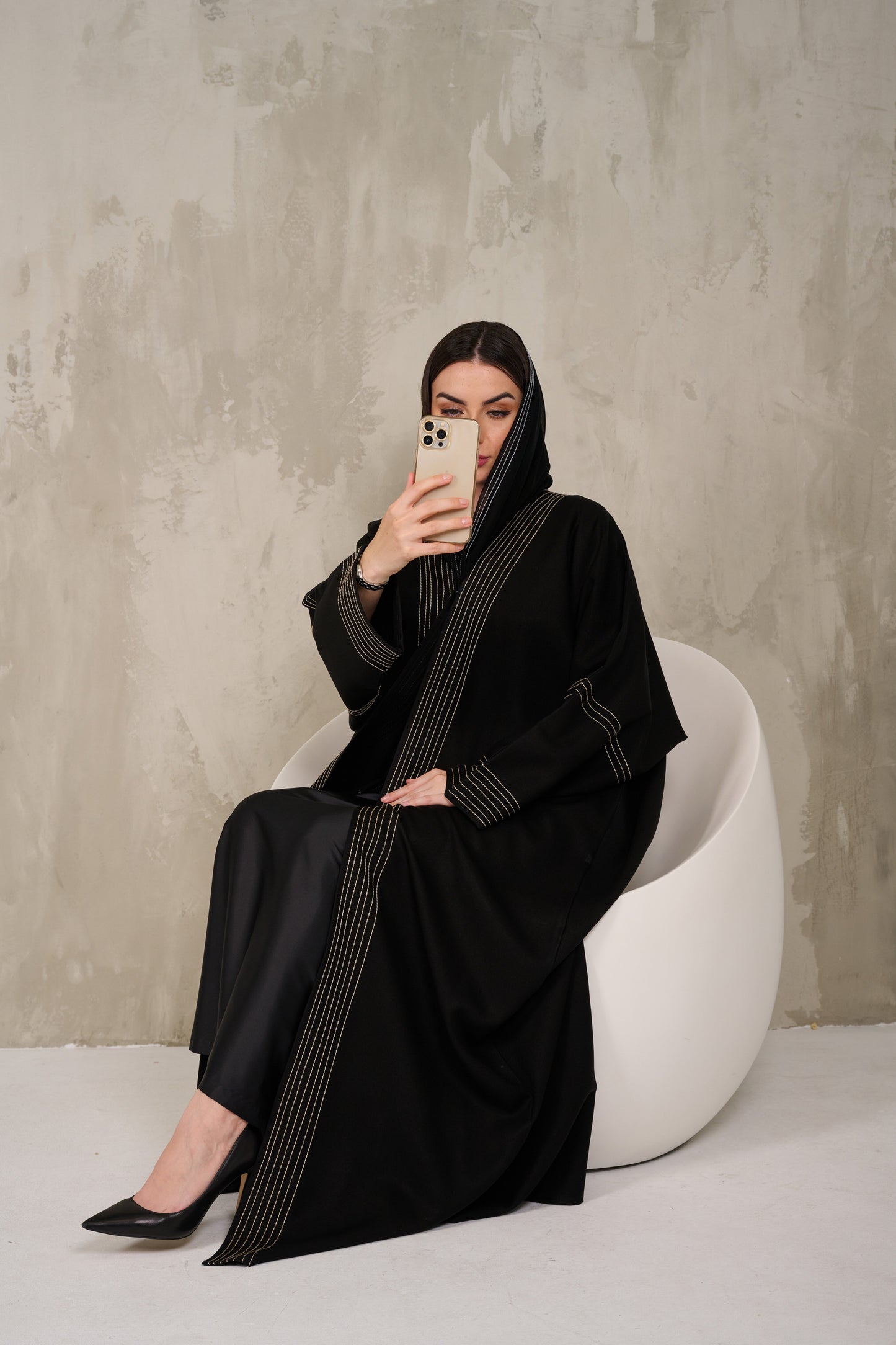 AT-018 Abaya