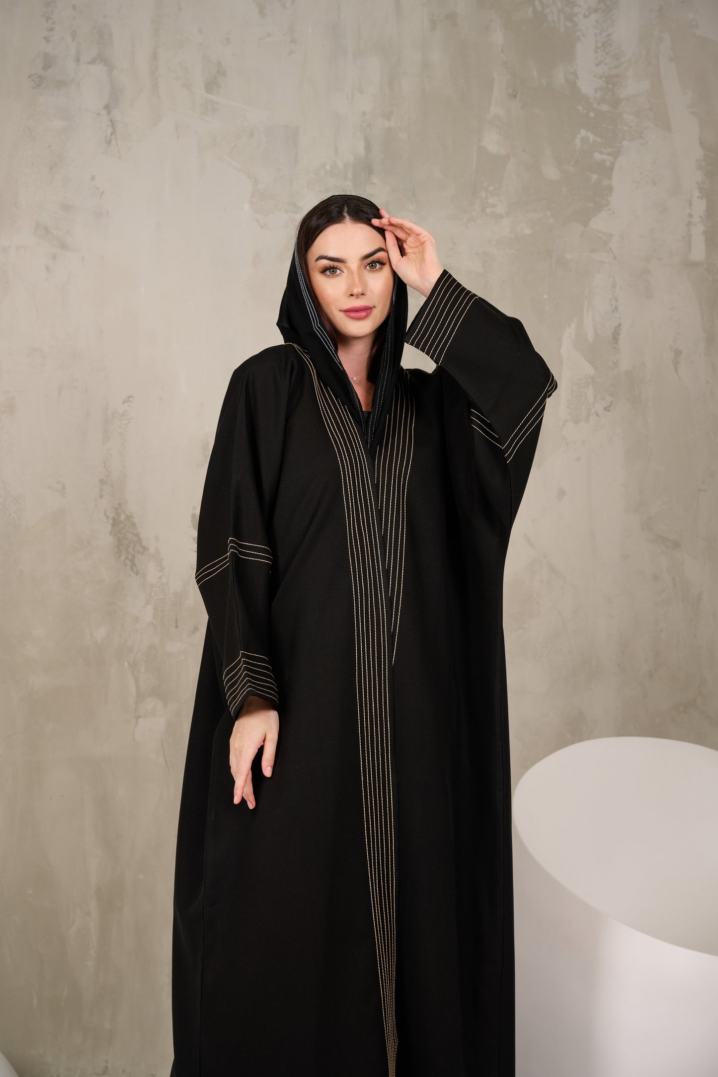 AT-018 Abaya